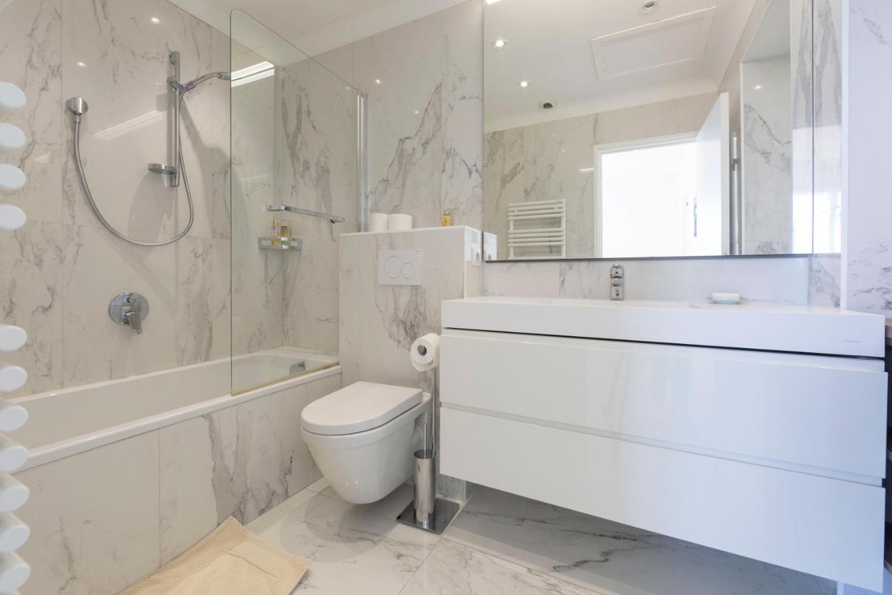 3 125 M2 Avec Vue Exceptionnelle Face à La * Cannes